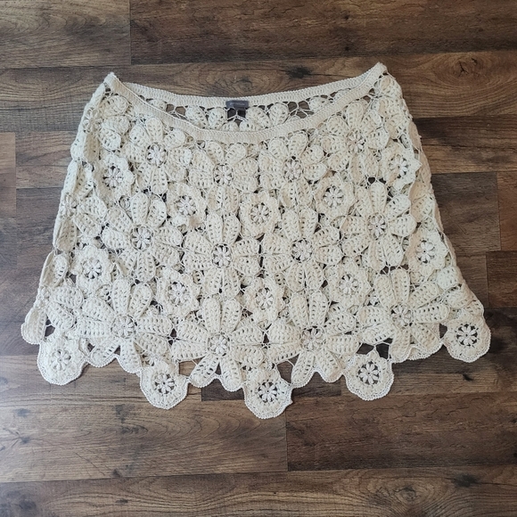 Ann Taylor White Floral Crochet Poncho Top Size Small - Picture 1 of 1